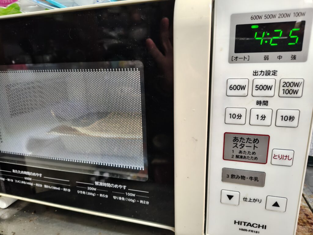 ナッシュを電子レンジで温め中